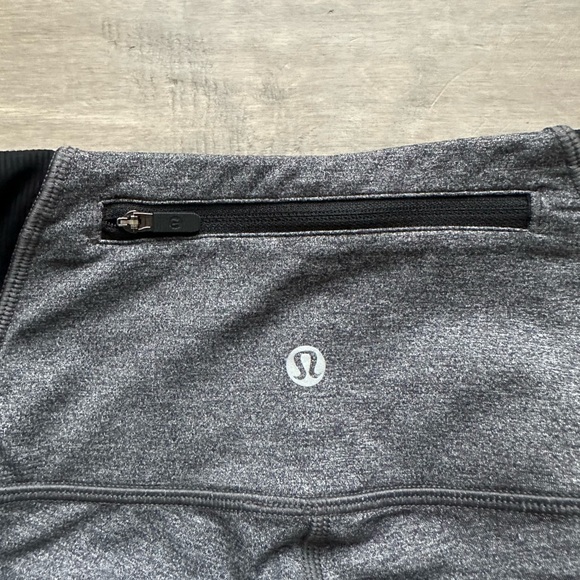 LULULEMON leggings with ruching detail at ankles - Picture 3 of 6